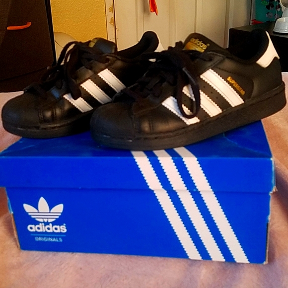 ADIDAS shell toes - Picture 1 of 4
